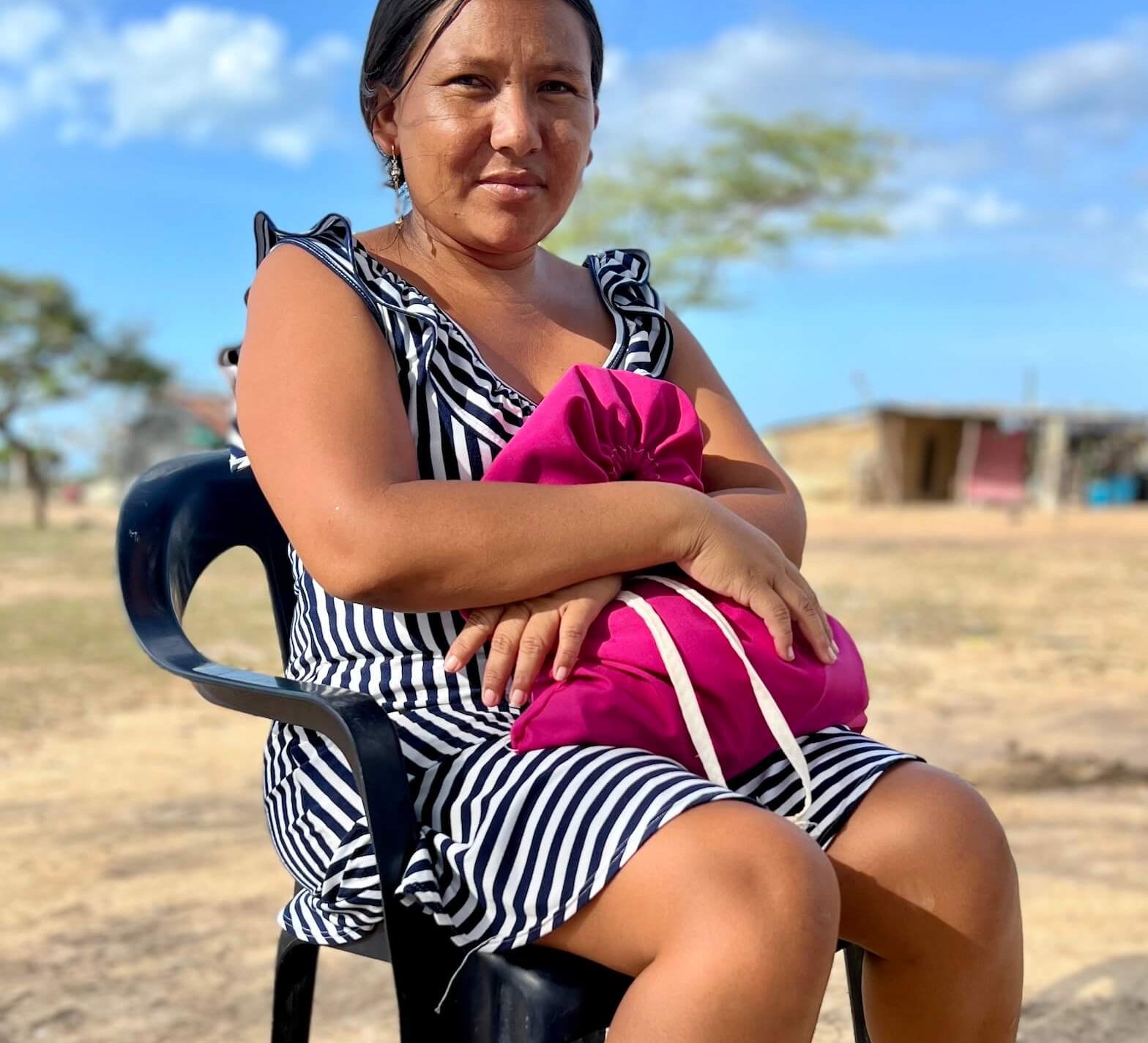 Wayuu weaver from Ahumao, Andrispina